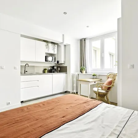 Luxury Near Eiffel Tower Paris